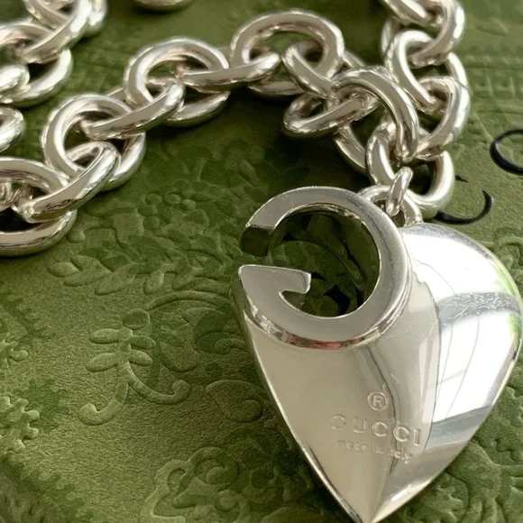 🔥🔥🔥AUTHENTIC Gucci Sterling Silver GG Design Heart Charm Bracelet🔥🔥🔥 - Picture 1 of 15